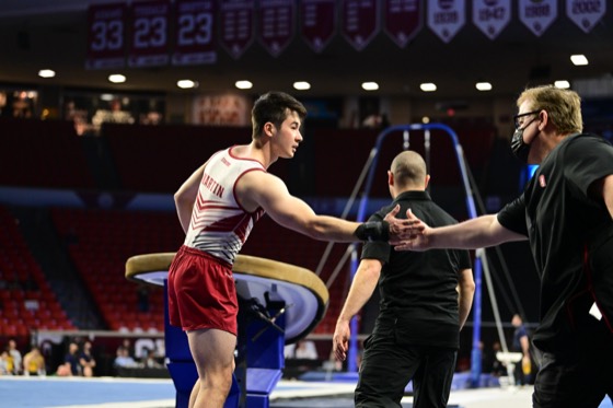 Zach Martin exchanging a fist bump with a teammate beside the floor